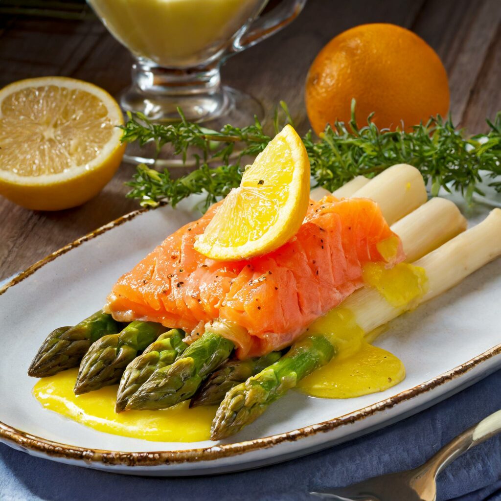 Altmärker Stangenspargel mit Lachs und Orangenbutter